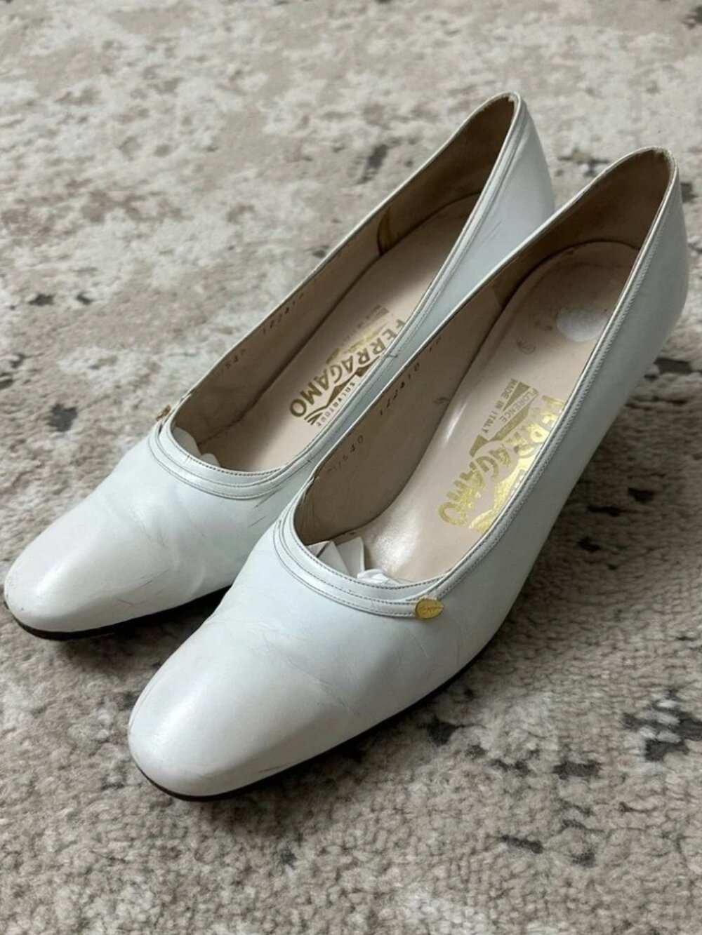 Vintage Salvatore Ferragamo White Low Heel Pumps Size 40 USA 10
